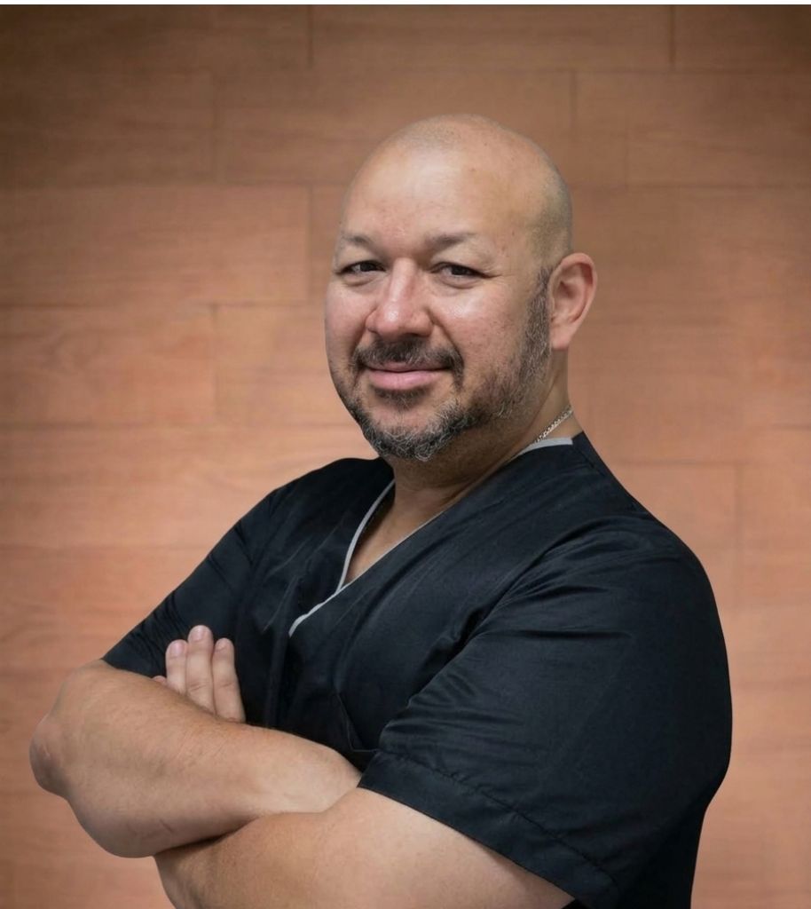 Dr. David Solís